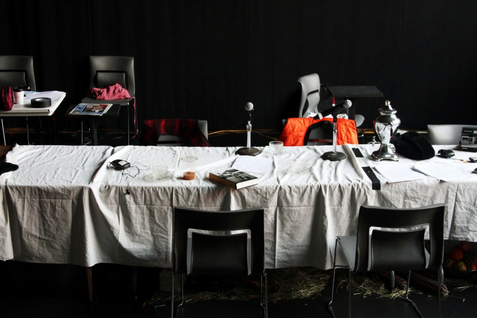 maninacase_leslielyons